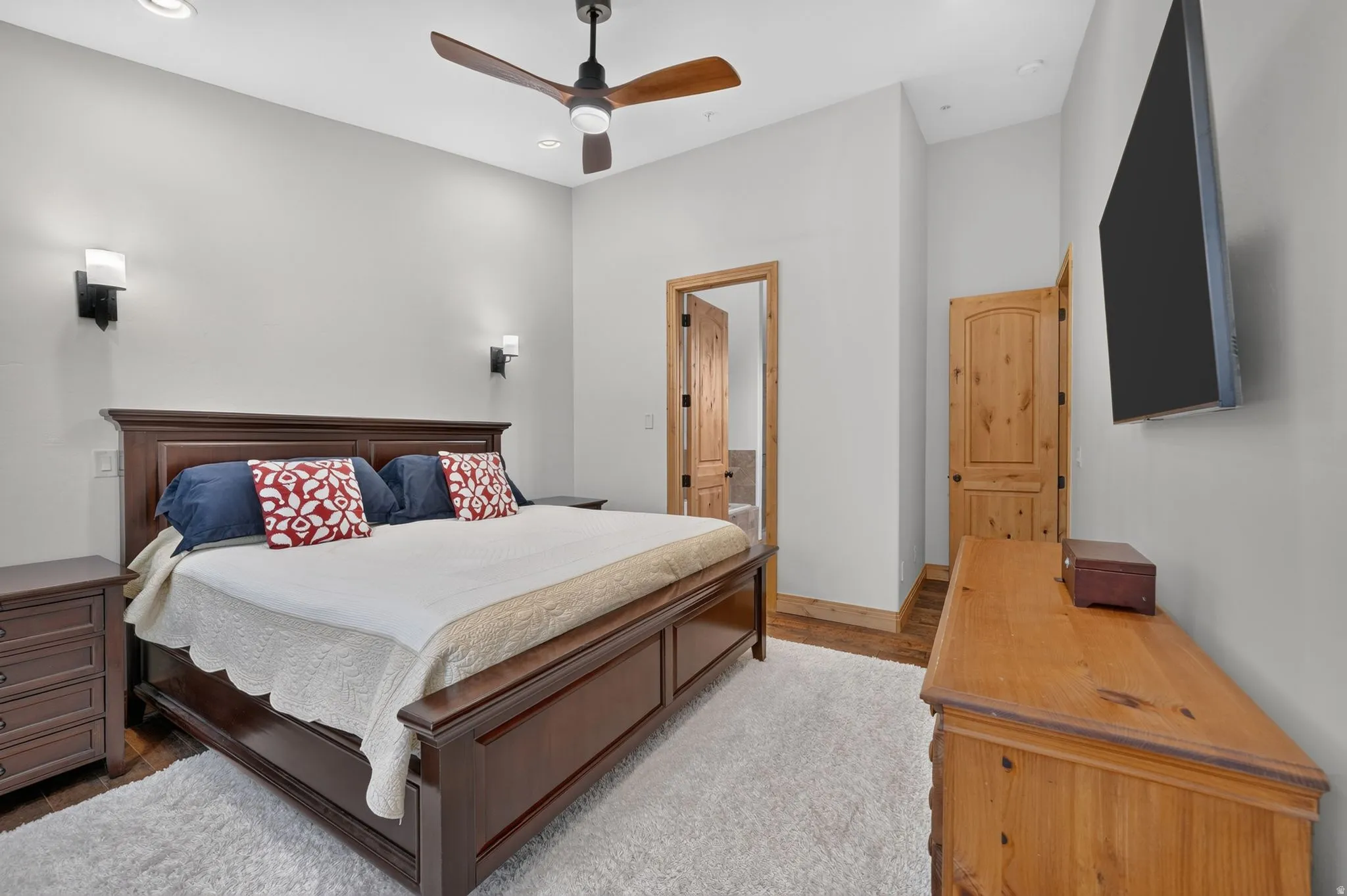 Spacious room featuring light gray walls, recessed lighting, and a ceiling fan