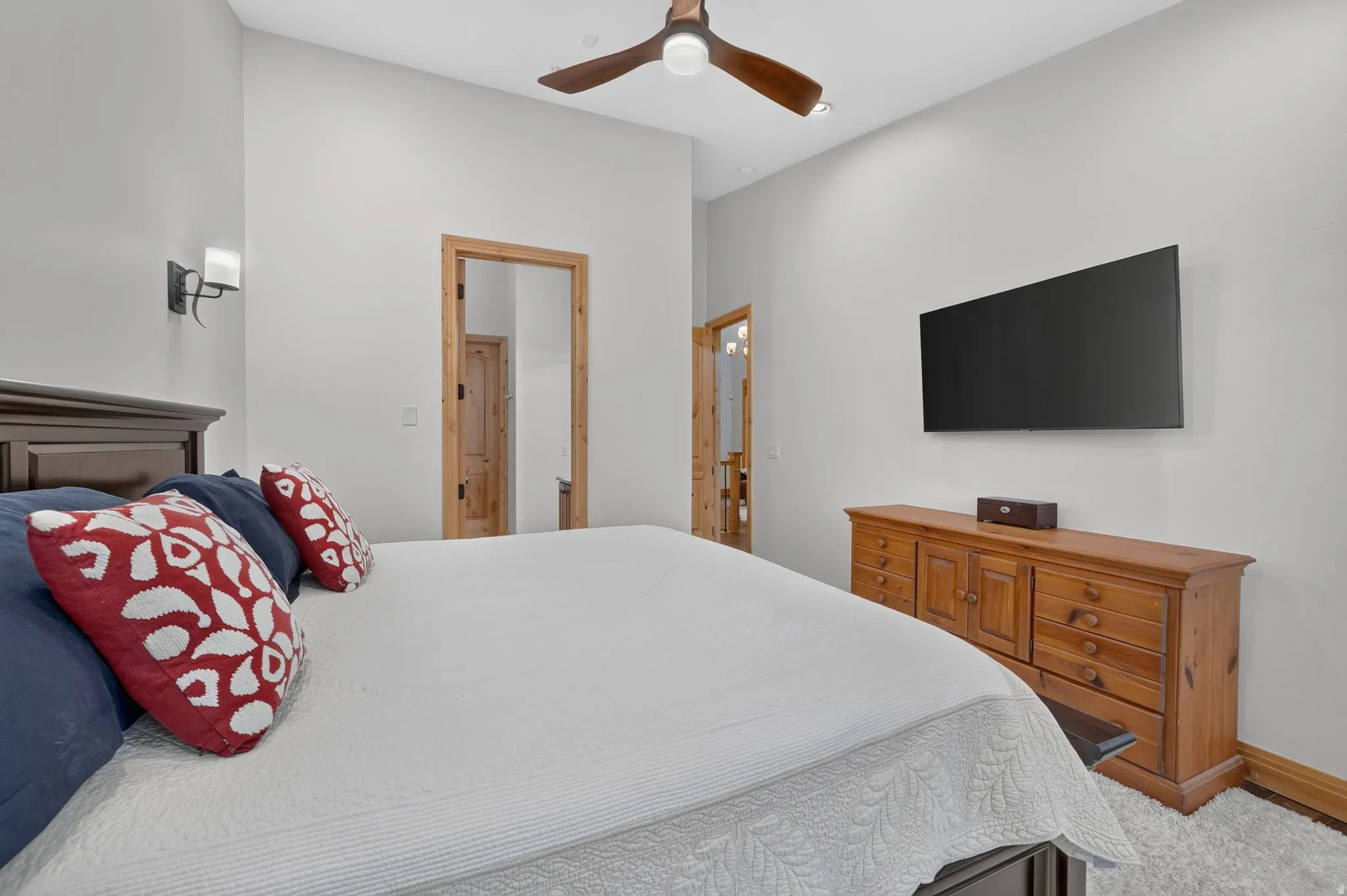 Neutral wall finishes with a wood-finish ceiling fan and recessed lighting