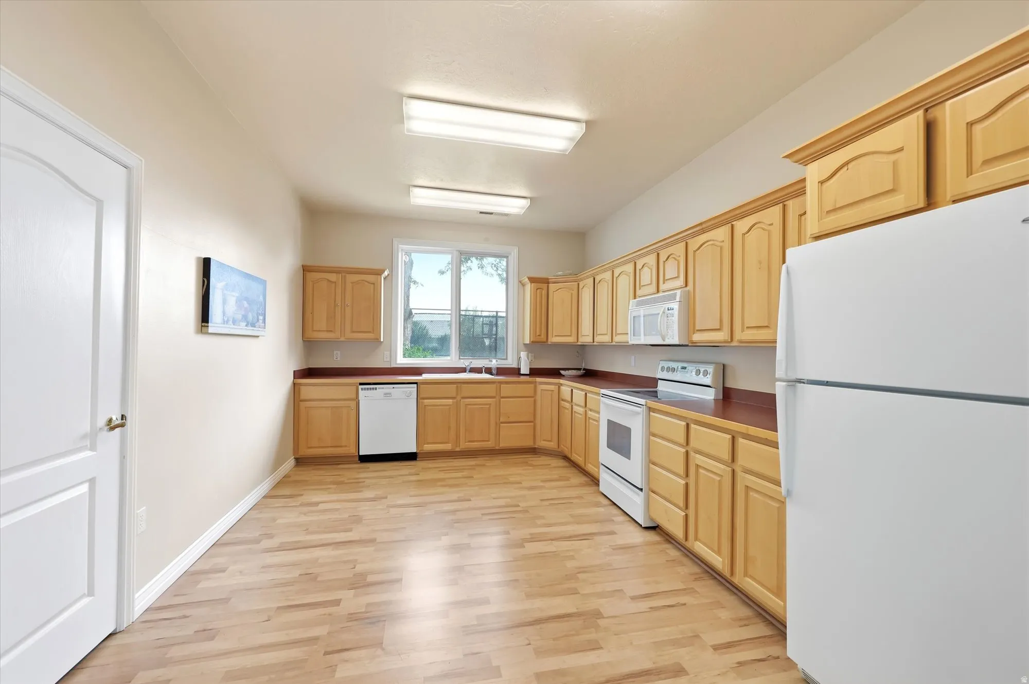 HOA CLUBHOUSE KITCHEN