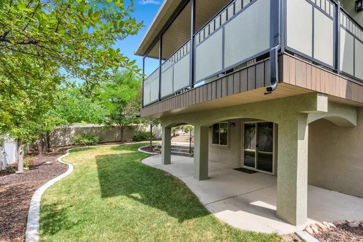 Upper-level composite deck with privacy panels