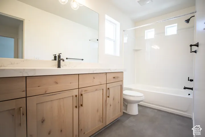 Upstairs Full Bathroom
