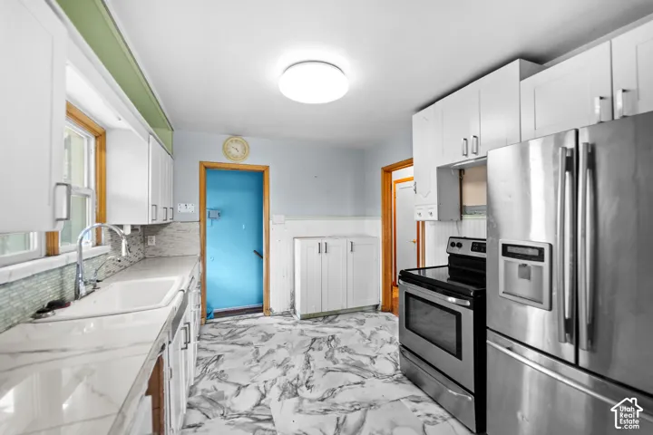 Imagine a designer kitchen made for entertaining.