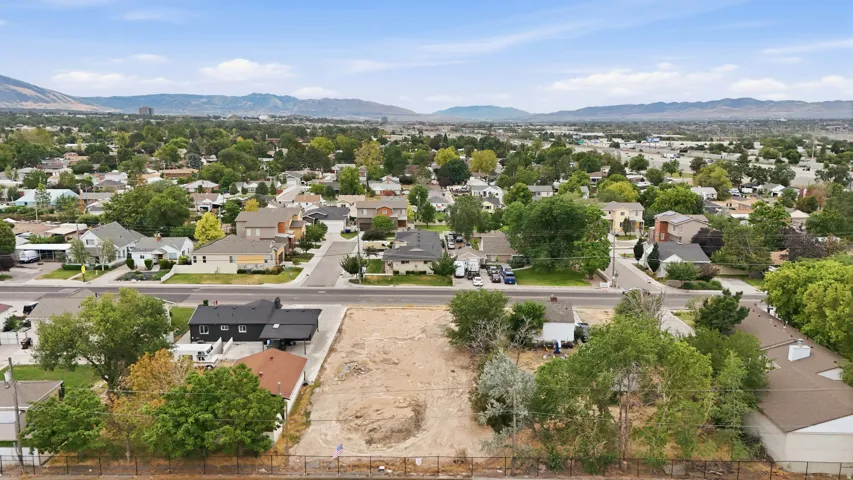 Expansive undeveloped lot presenting a building opportunity