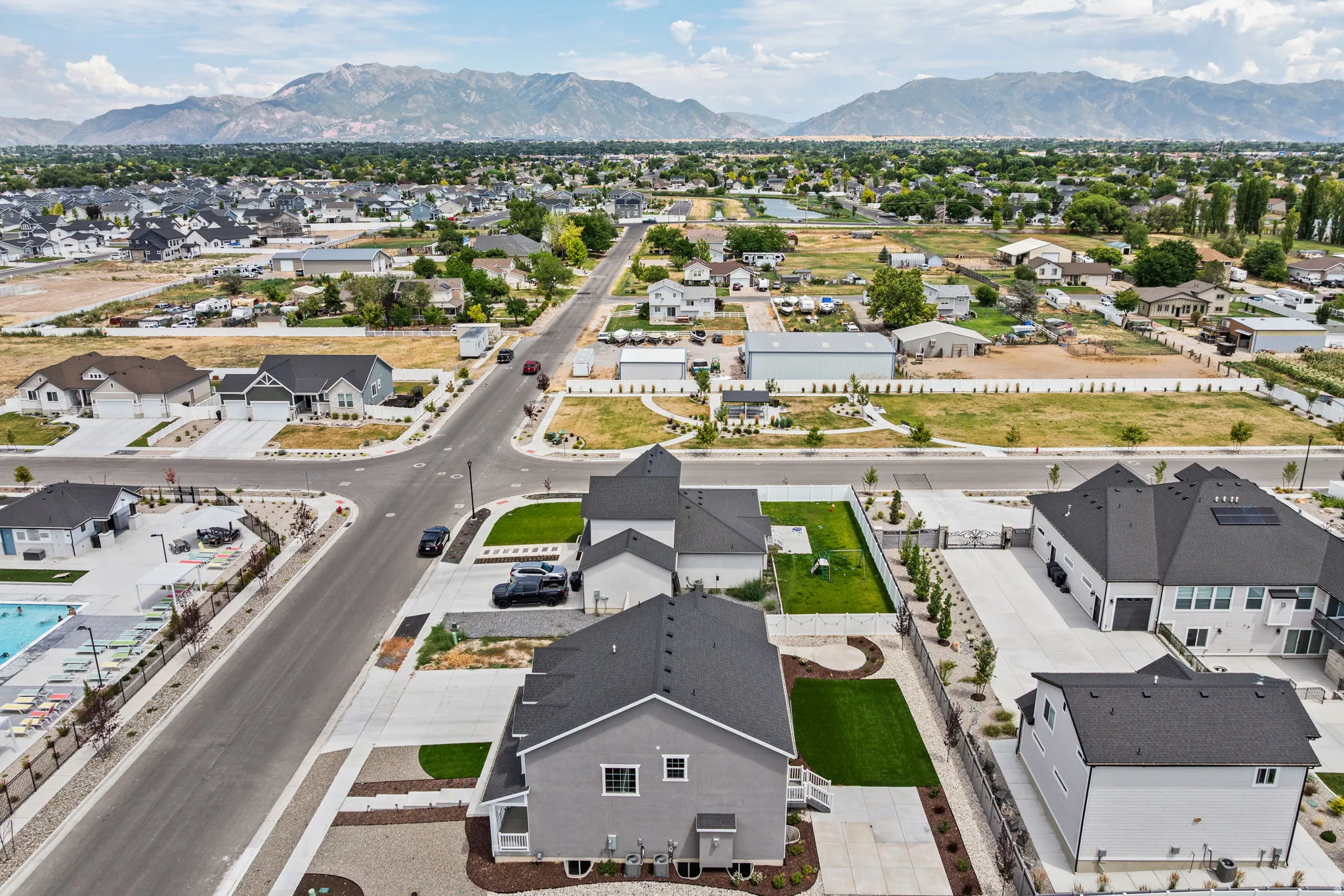 Aerial depiction of a neighborhood with mountain backdrop