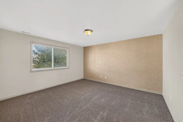 Recessed window with horizontal blinds
