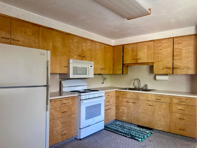 Lots of kitchen cabinets!