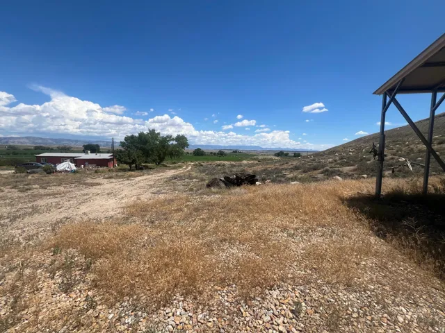 Nice building lot off Old Wellington Rd.