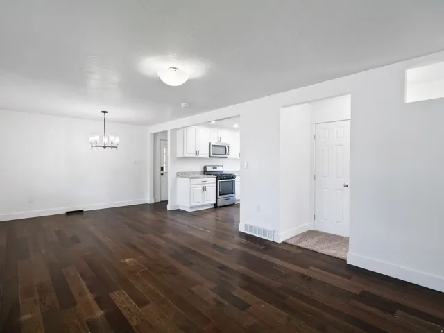 1811 Shepard Ln, Lake Point, Utah 84074