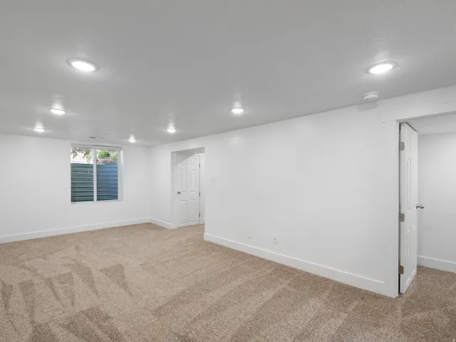1811 Shepard Ln, Lake Point, Utah 84074