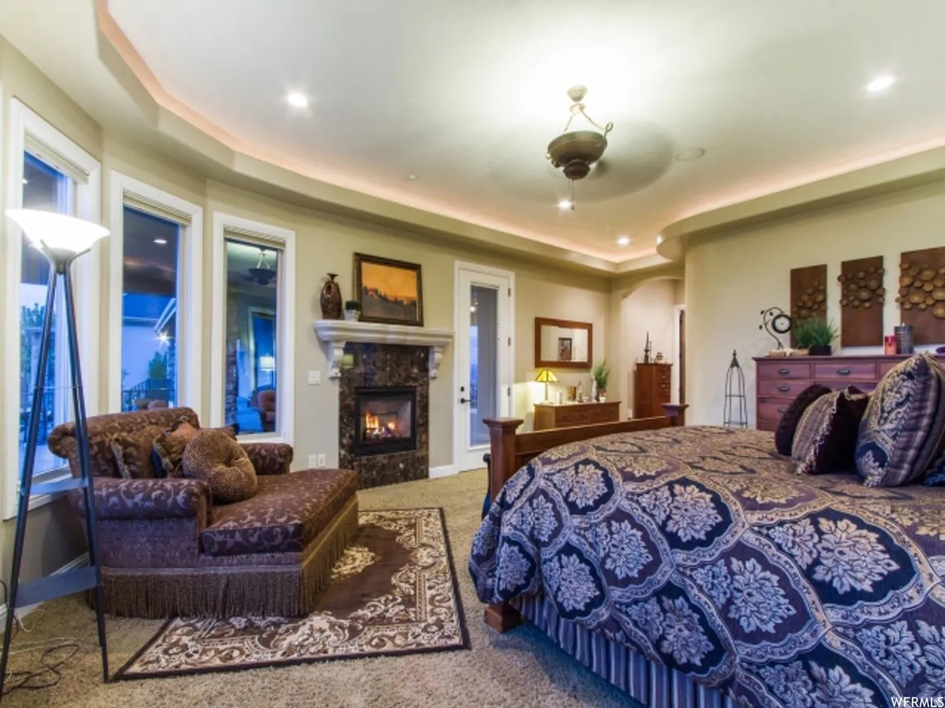 Tray ceiling with recessed lighting and crown molding