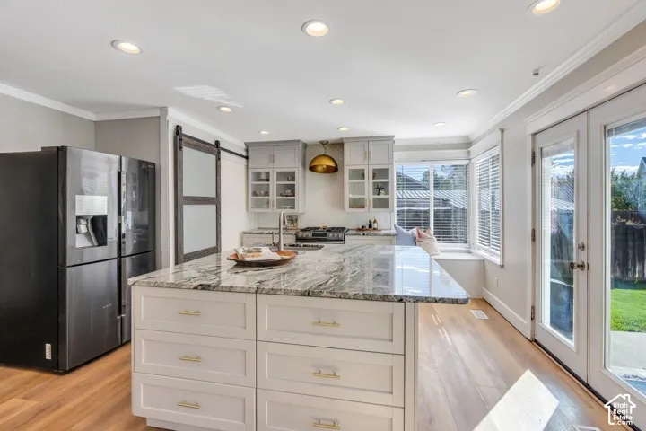 Complete with granite tops, crisp cabinetry, gold accents and a gas stove!