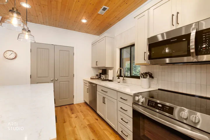2876 E Greengrove Dr, Sundance, Utah 84604