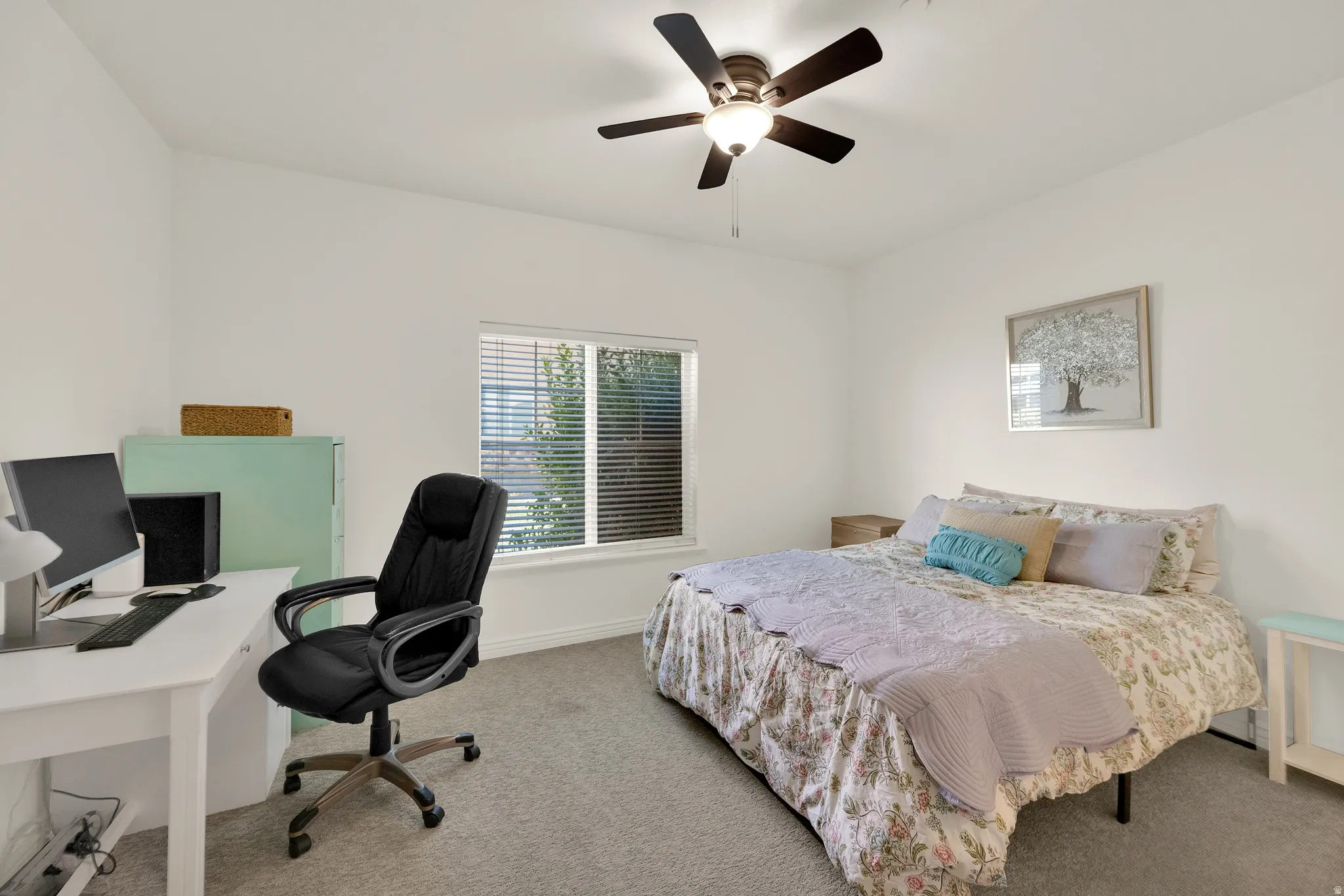Carpeted room with a ceiling fan light fixture, a window with horizontal blinds, and a built-in closet visible