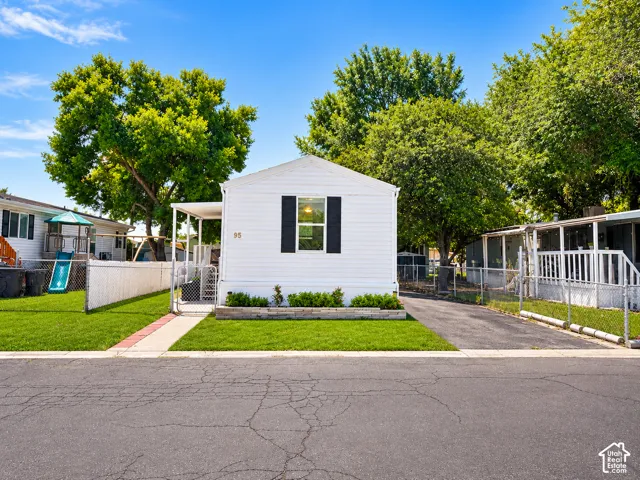 Front house- Grass has been altered. Owners are practicing drought guidelines.