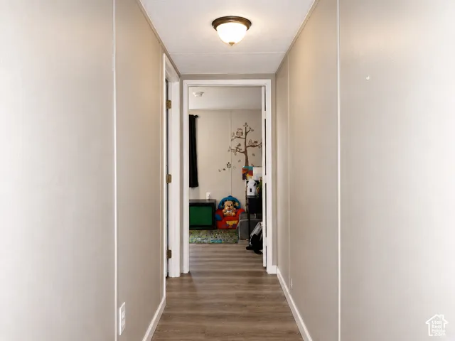 Hallway to bedrooms
