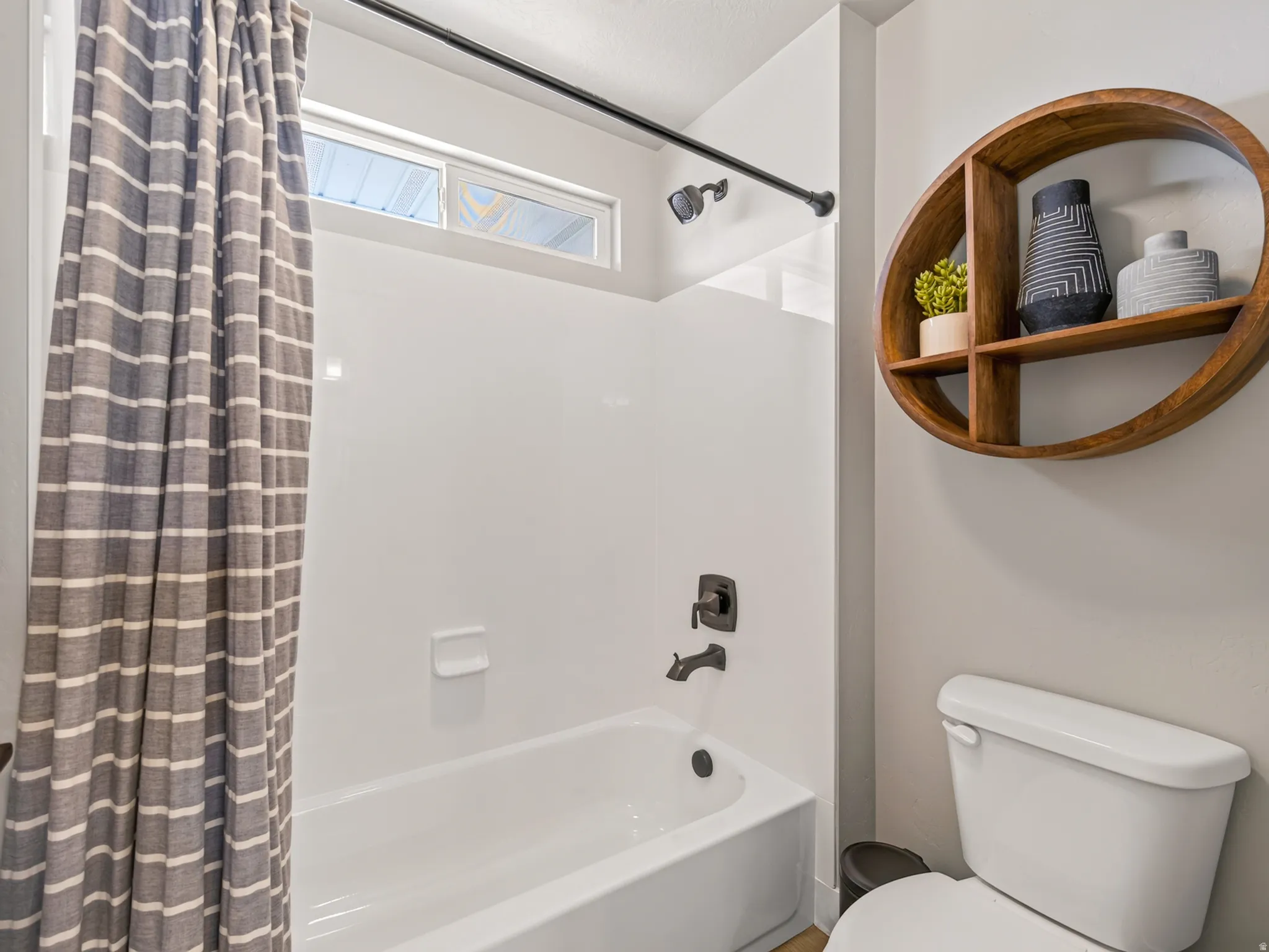 Shared full bathroom
