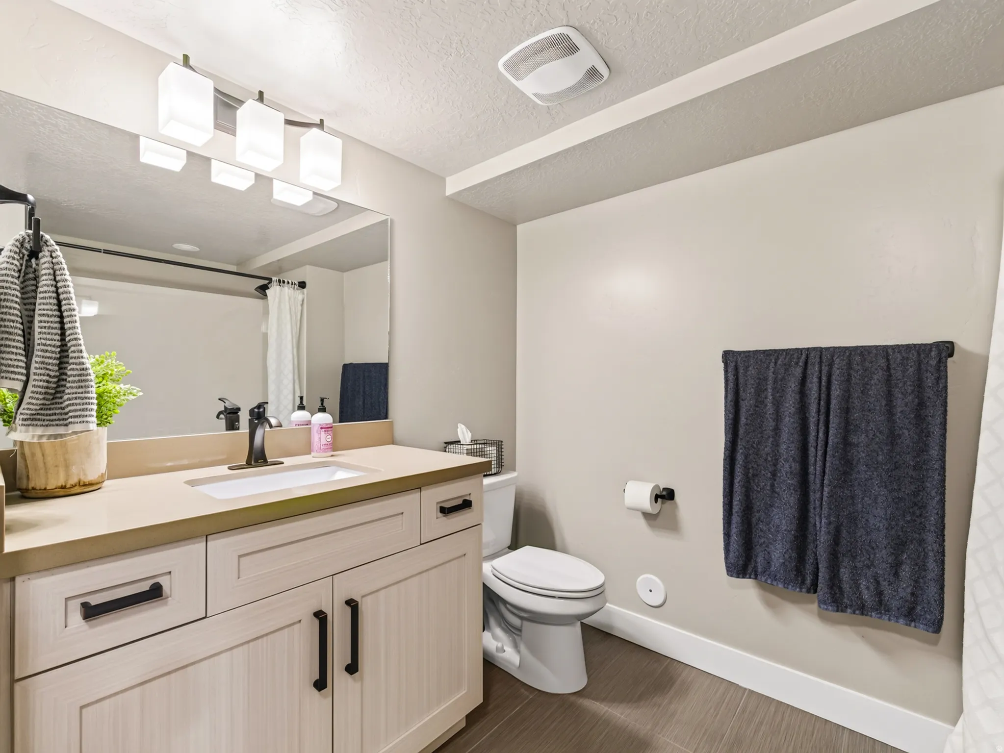 Full bathroom in basement