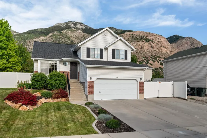 West facing home with views of the mountains