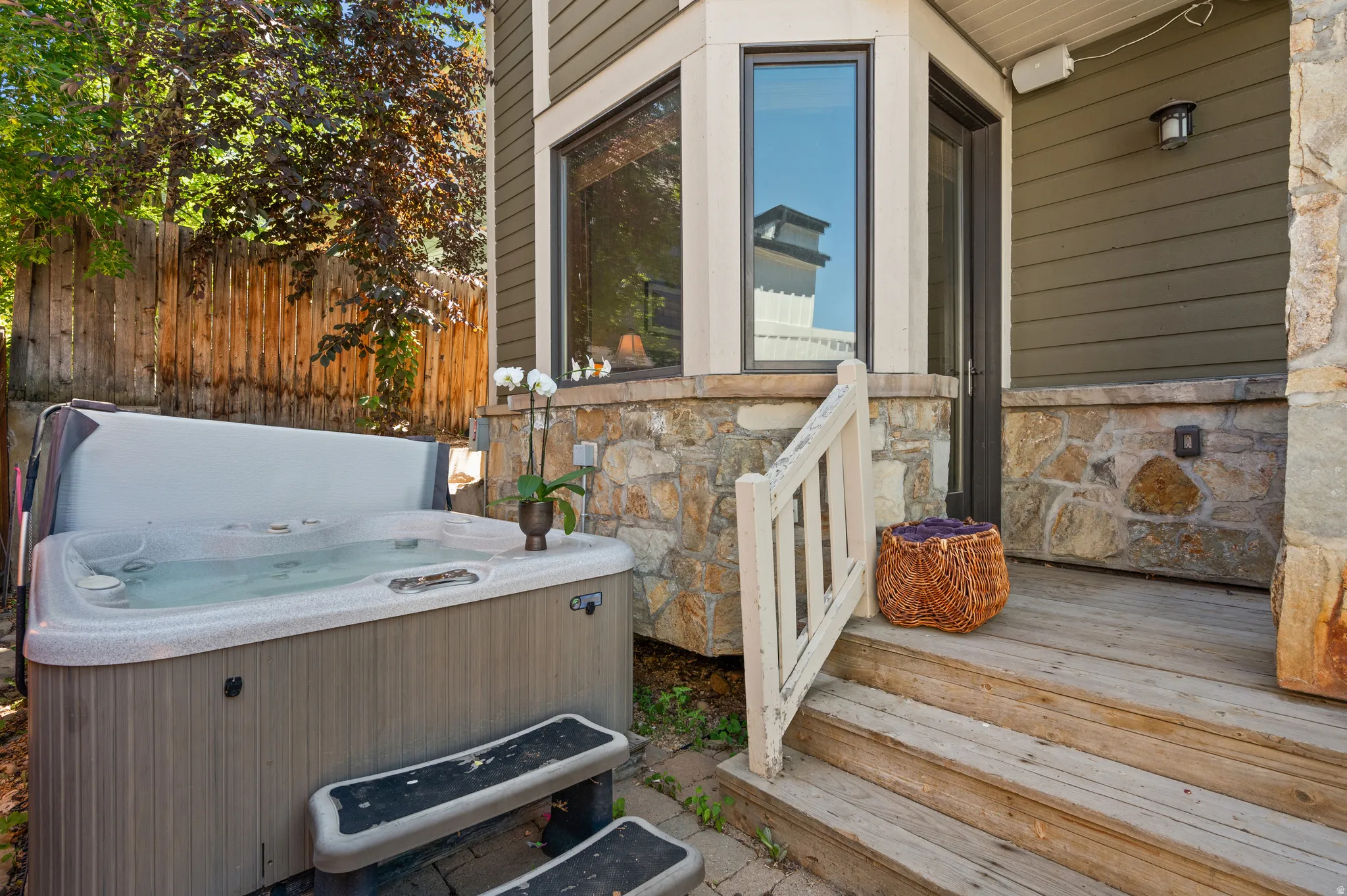 Outdoor spa area featuring a built-in hot tub with steps