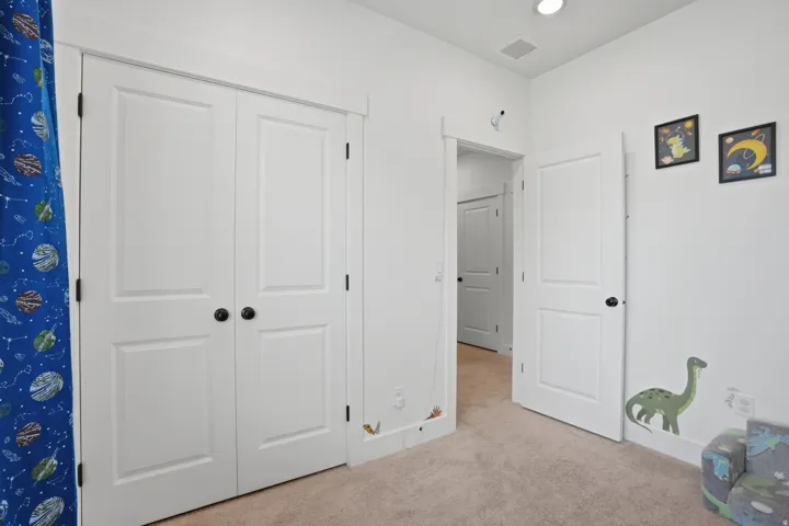 Neutral tone wall paint with soft carpeting