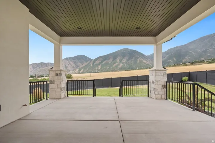 Covered patio with concrete flooring