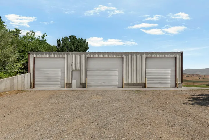 Shop with three bays