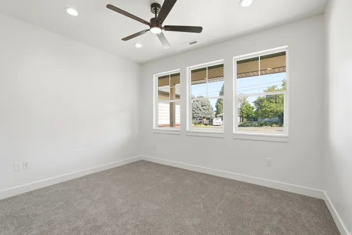 Neutral wall paint and plush carpeting
