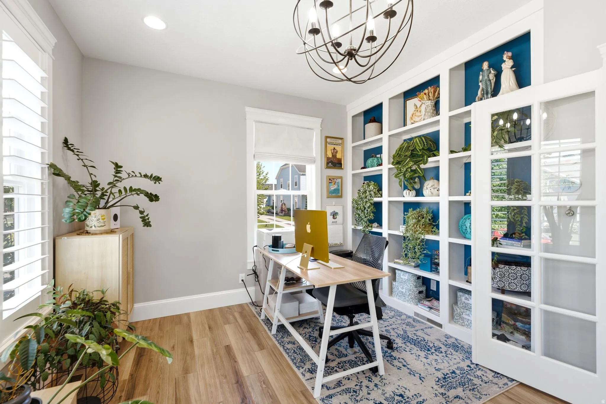 Spacious office off entryway