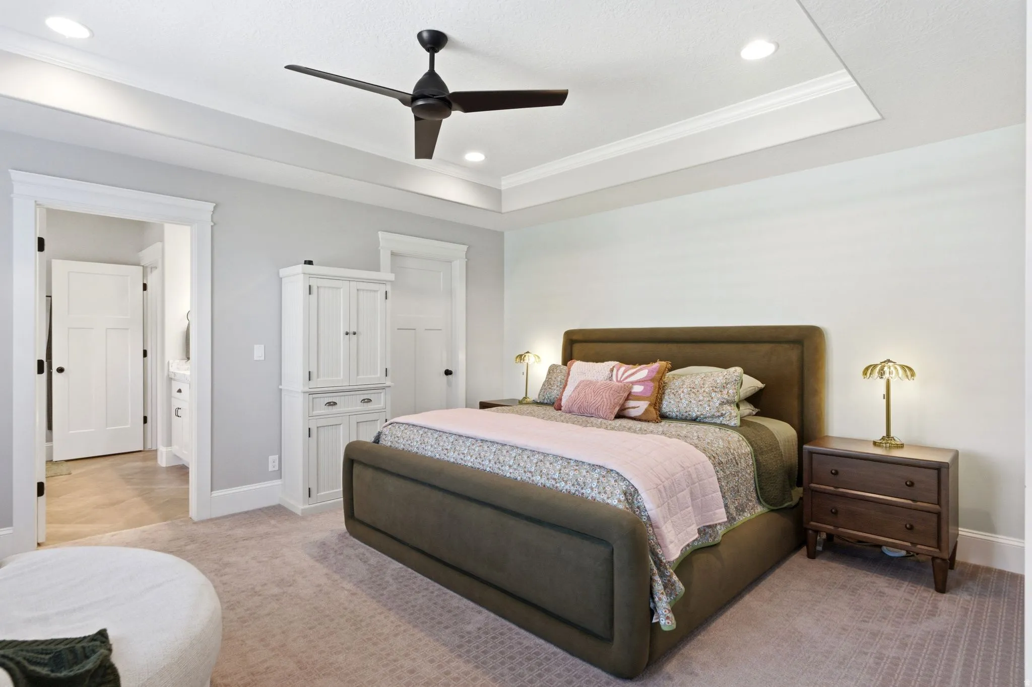Primary suite-2 closets