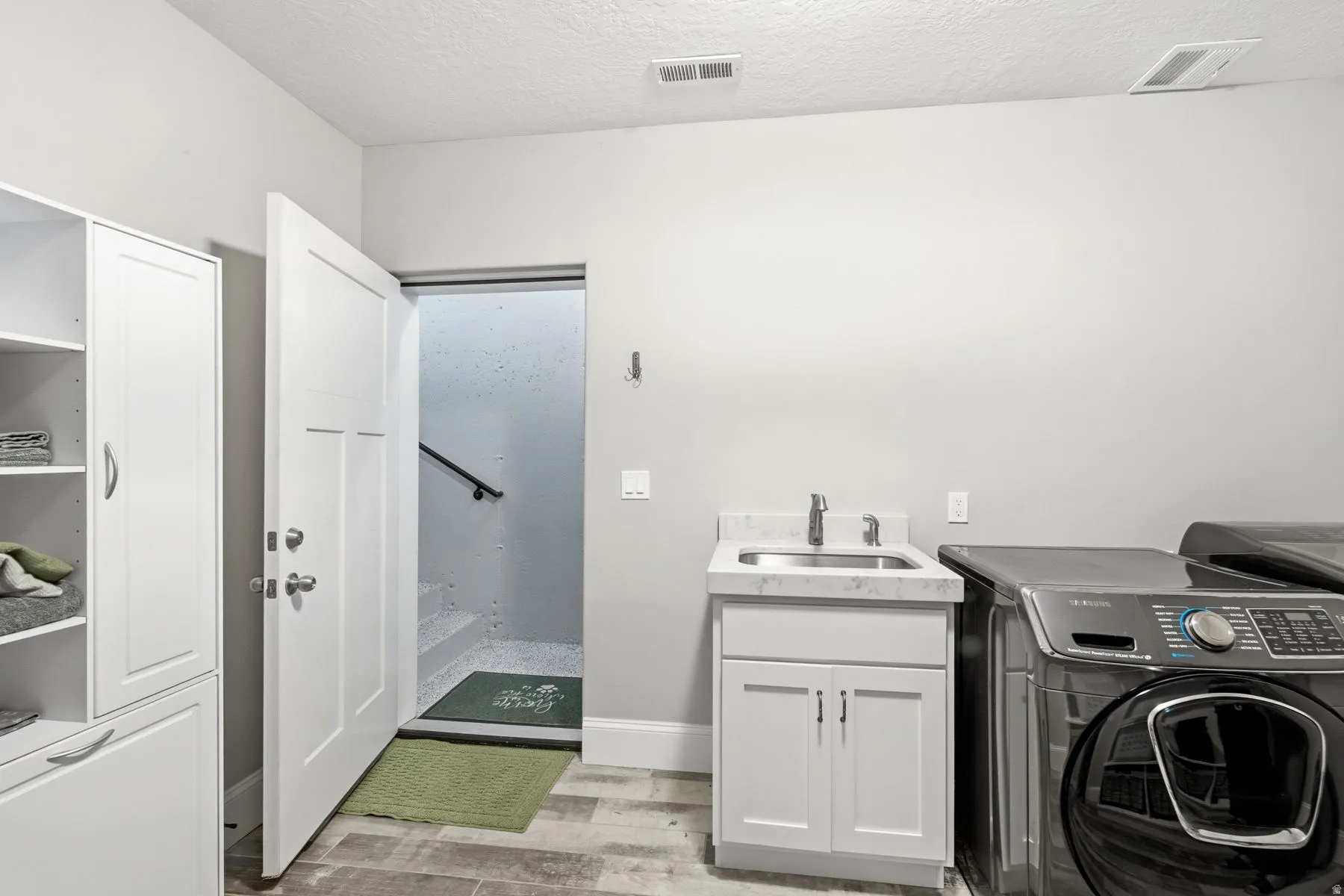 ADU-separate entrance-laundry/mudroom