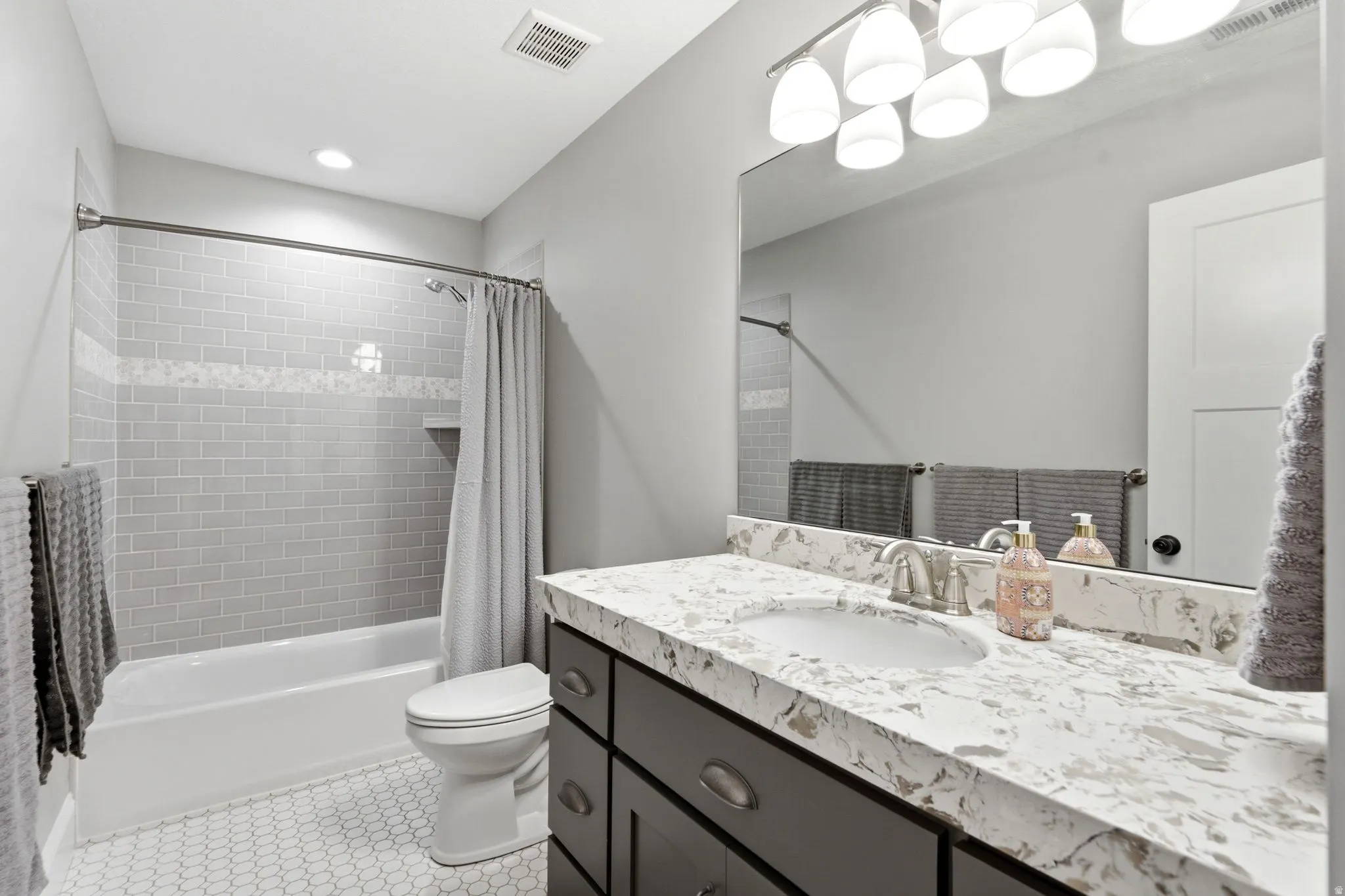 Upper level full bathroom