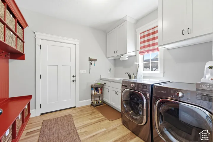 Laundry room/mud room-access to the garage