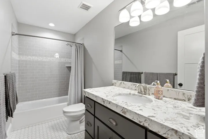 Upper level full bathroom