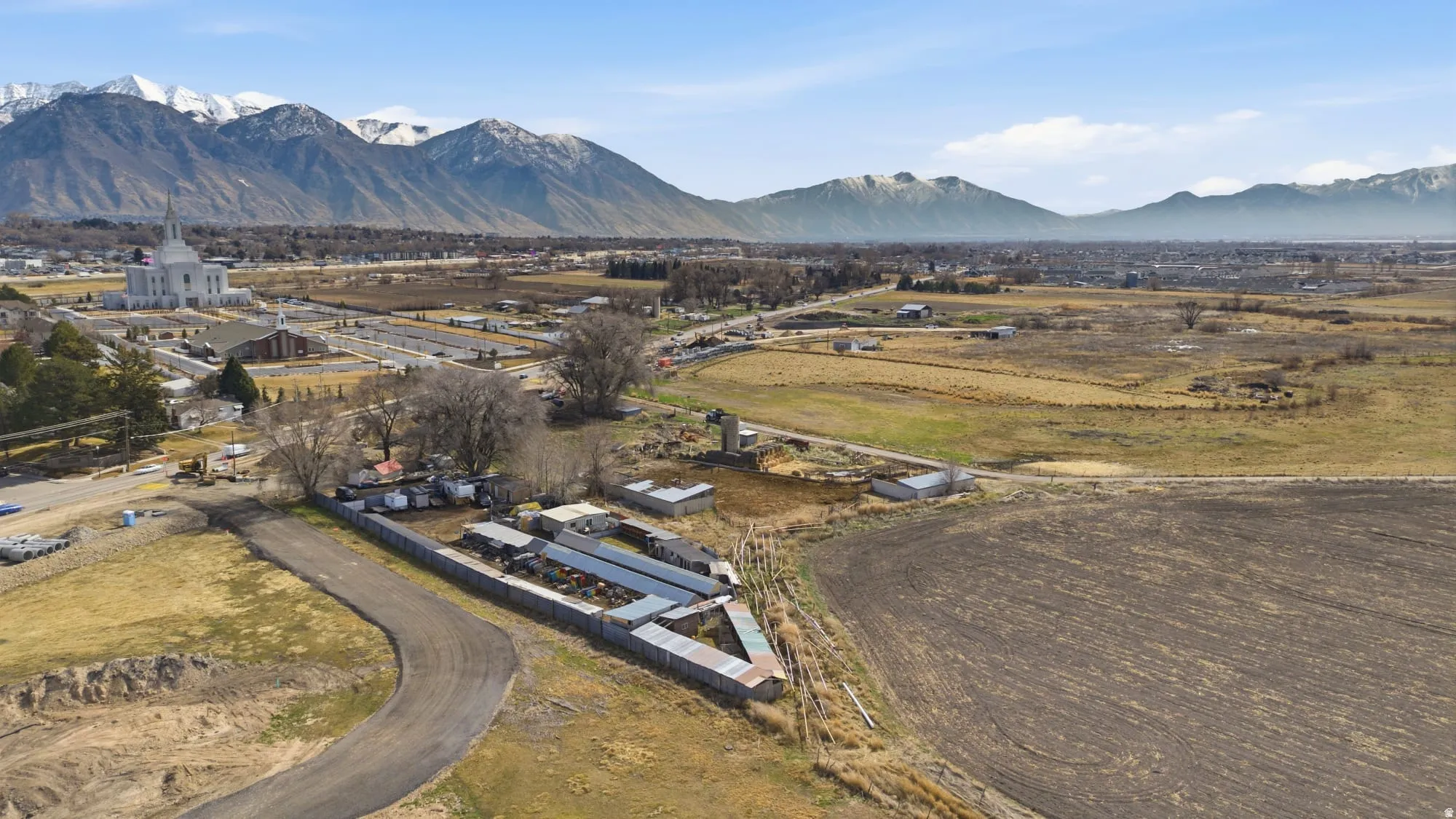 Expansive land parcel featuring open fields and distant mountain ranges
