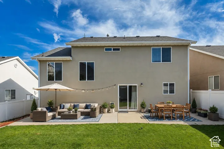 Digitally staged backyard