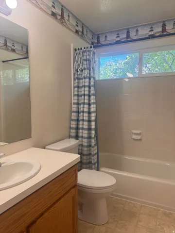 Main Bathroom actual