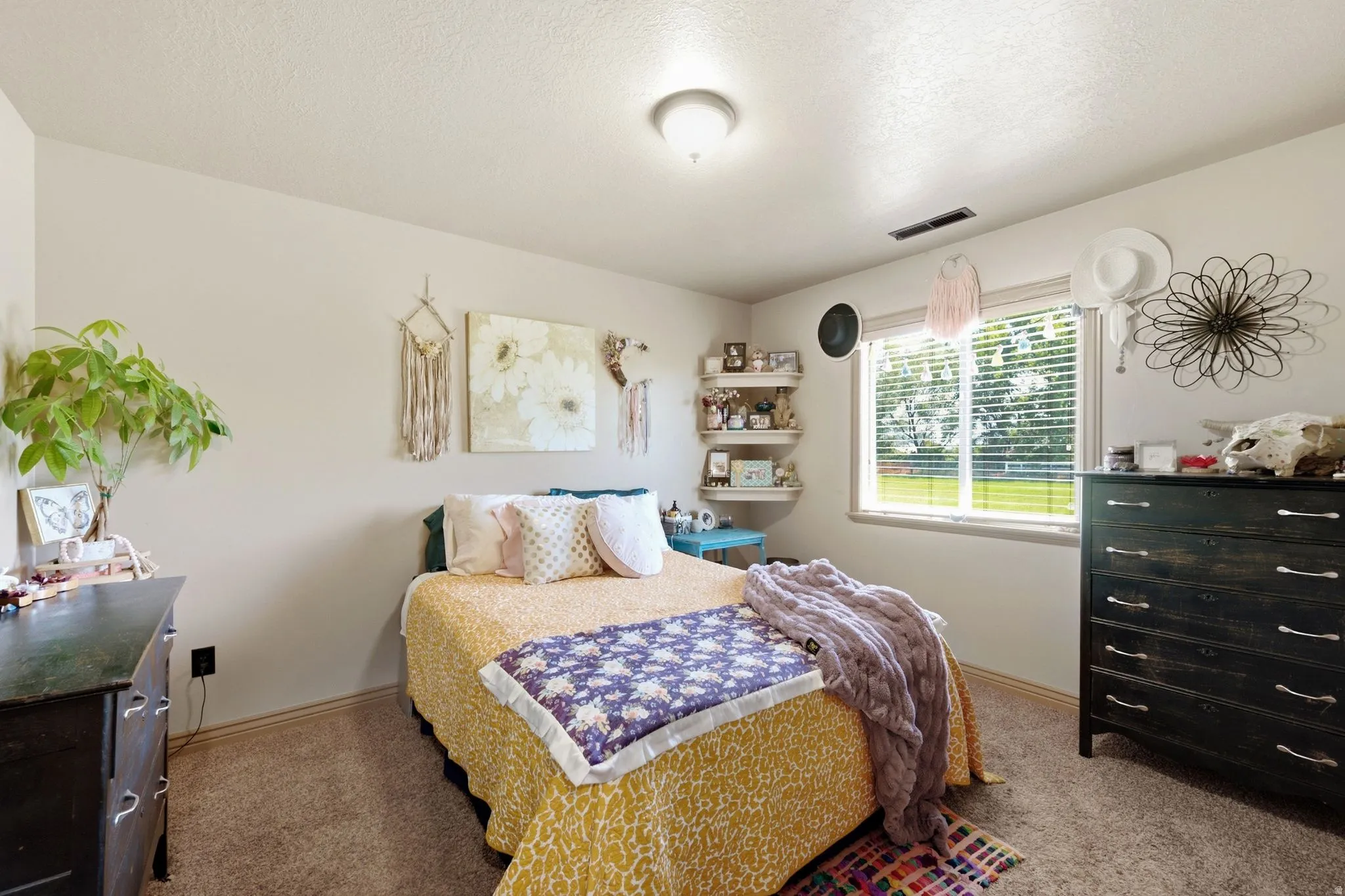 Carpeted room featuring a single window with horizontal blinds, a ceiling-mounted light fixture, and light-toned walls