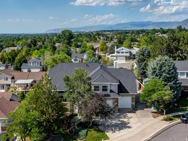 Suburban neighborhood featuring a cul-de-sac and mountain backdrop