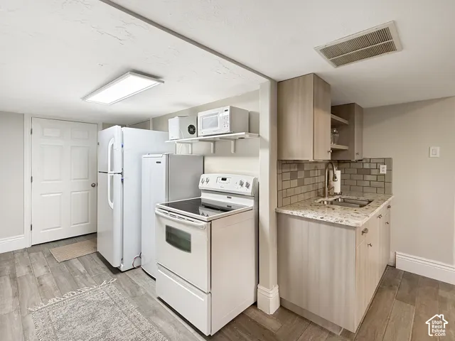 downstairs kitchen, with sink, oven and refrigerator