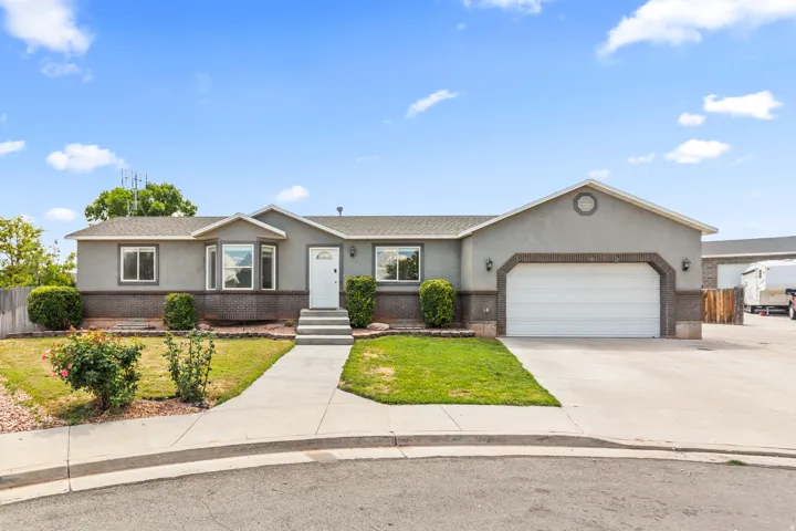Ranch-style exterior with a stucco and brick facade