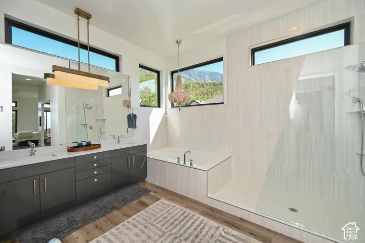 Contemporary bathroom featuring a floating dual vanity with gray cabinetry and white countertops