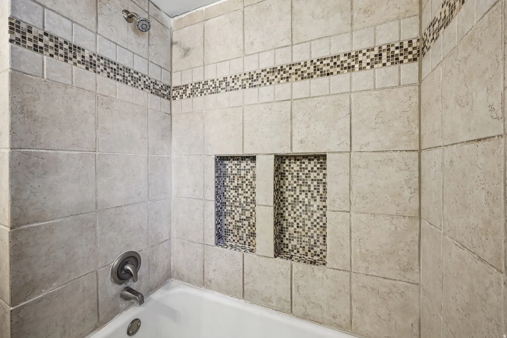 Bathtub and shower combination with textured tile surround