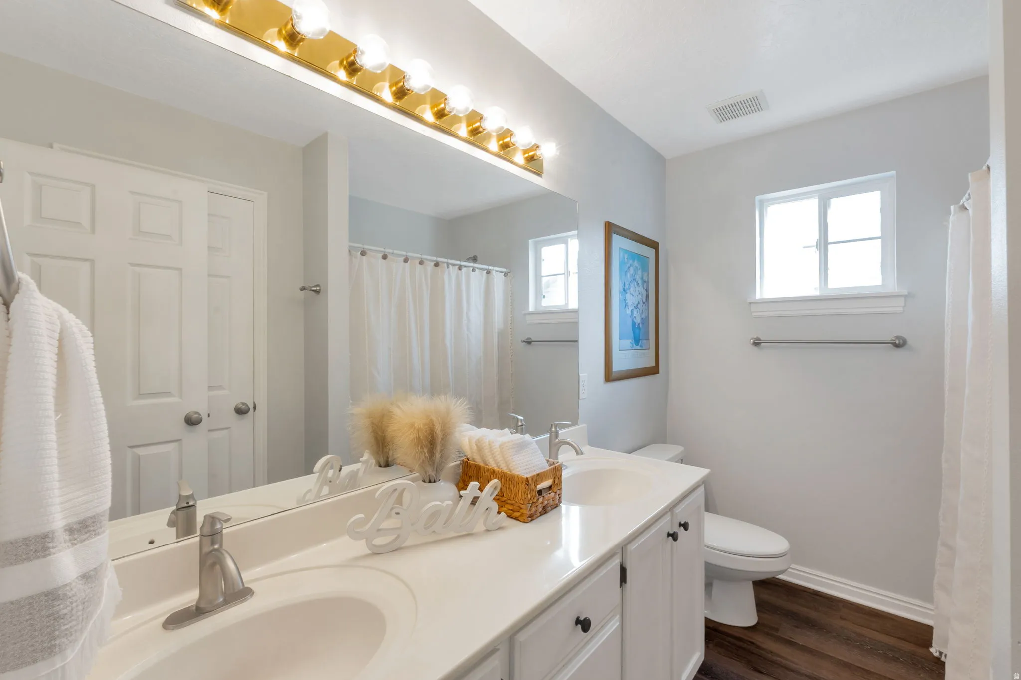 Double vanity with undermount sinks and brushed nickel faucets