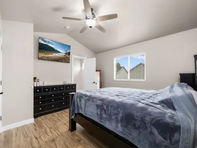 Vaulted ceiling featuring a ceiling fan with integrated lighting
