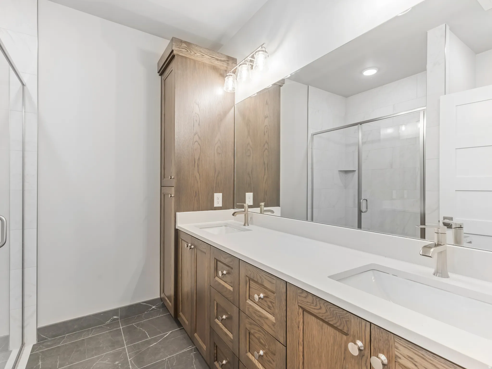 Double vanity with white countertops and undermount sinks