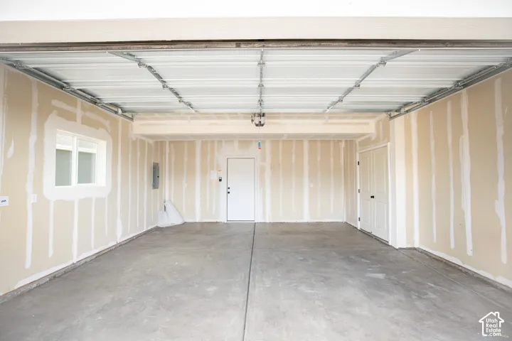 2-Car Garage