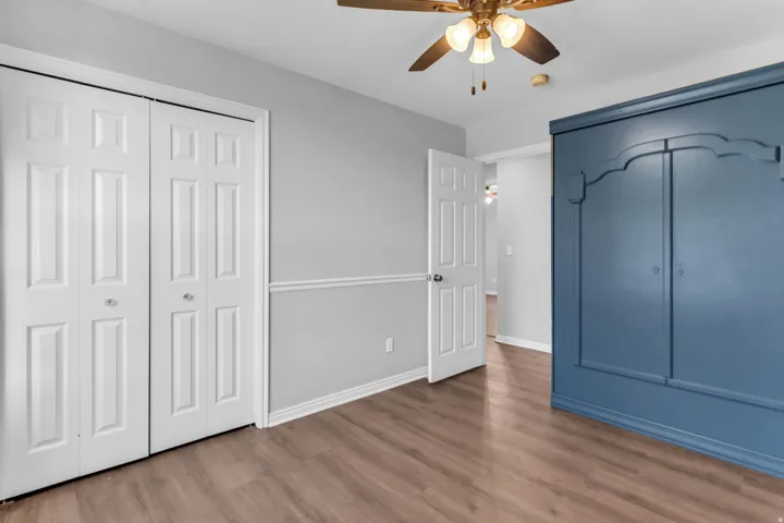 Spacious bedroom w/ built in Murphy Bed