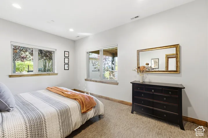 Neutral-toned room featuring recessed lighting and wall-to-wall carpeting