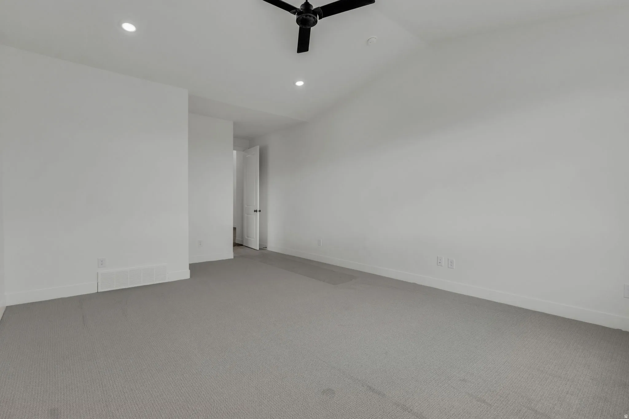 View of entrance to primary bedroom.