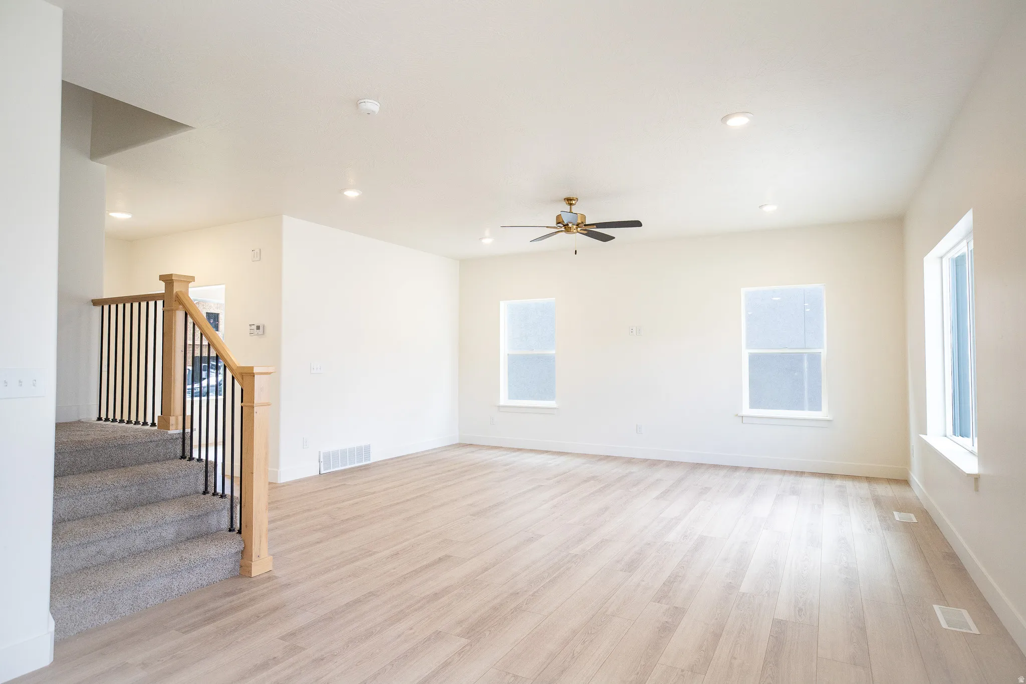 Family room with 9' ceiling and ceiling fan.